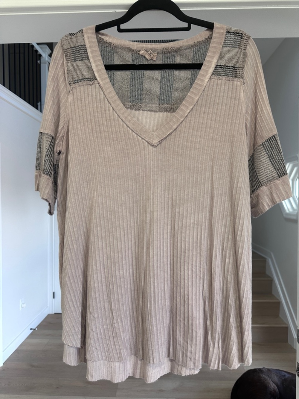 Ribbed V-Neck Short Sleeve Tee in Light Pink